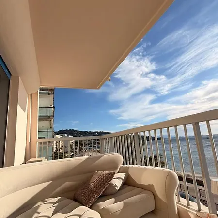 Apartamento With Sunny Terrace Downtown